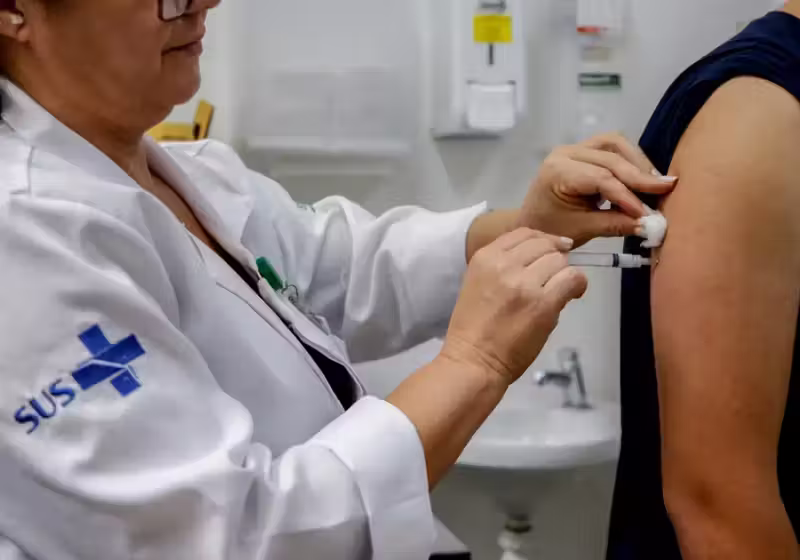 Em breve, o SUS vai oferecer vacina de herpes-zóster em todo país. A doença atinge, principalmente, adultos acima dos 50 anos e aumentou após a pandemia da Covid-19. Foto: Agência Brasil